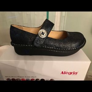 Alegria Paloma in blue pebble